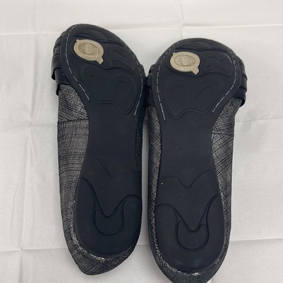 Born Black Metallic Slip on Flats with Bow Size US 7 EU 38 M/W width - Picture 3 of 16